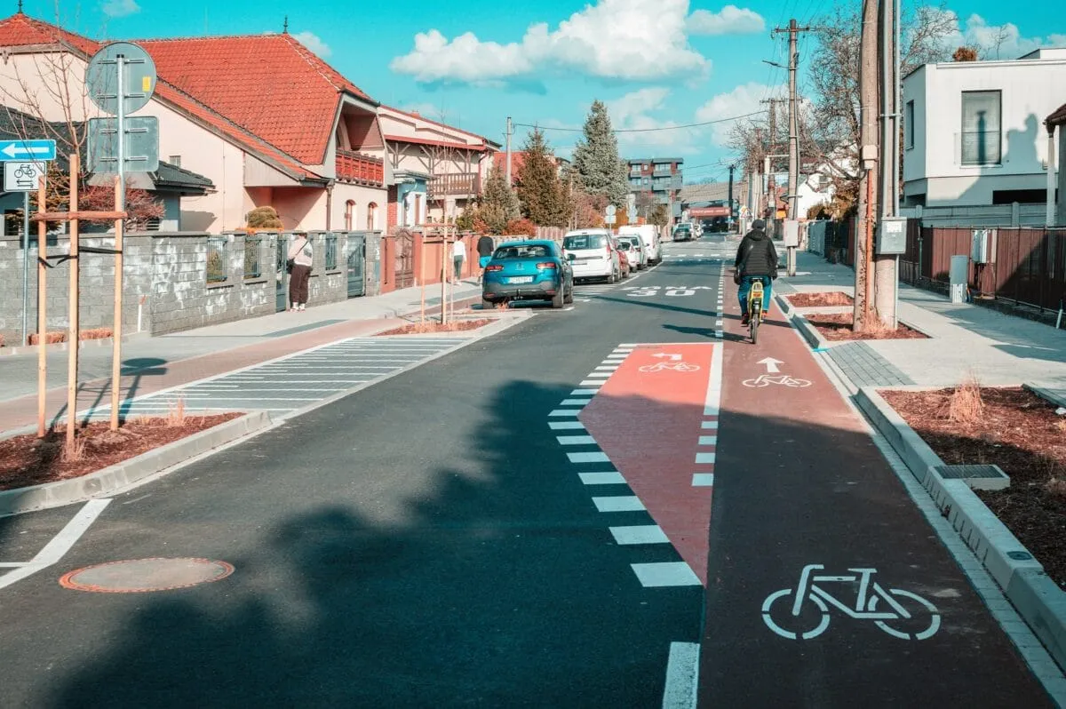 Rozvoj cyklistickej infraštruktúry v Senci – revitalizácia a zmena organizácie dopravy Štefánikova ul. – ZŠ Mlynská v Senci – I. etapa