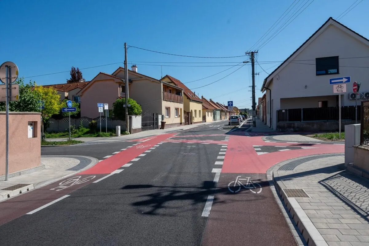 Rozvoj cyklistickej infraštruktúry v Senci – revitalizácia a zmena organizácie dopravy Štefánikova ul. – ZŠ Mlynská v Senci – I. etapa