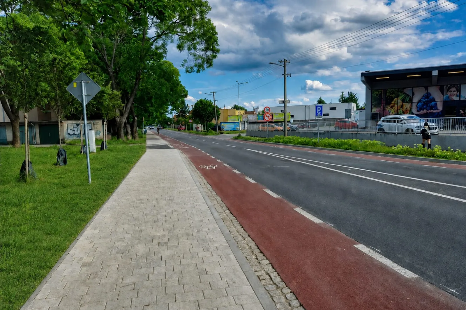 Cyklistické cesty a ochranné pruhy Svätoplukova ulica, Senec