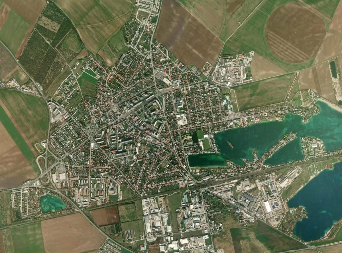 Satelitná mapa Senca s polohami projektov