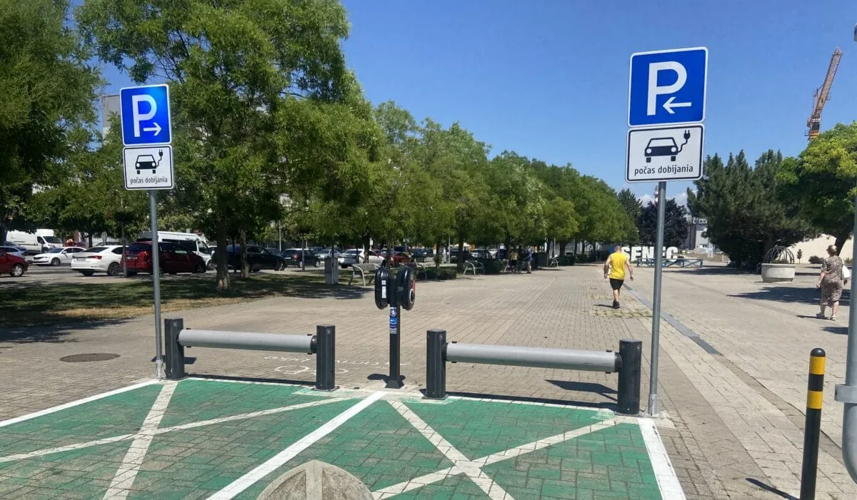 Budovanie verejne dostupnej nabíjacej infraštruktúry v meste Senec