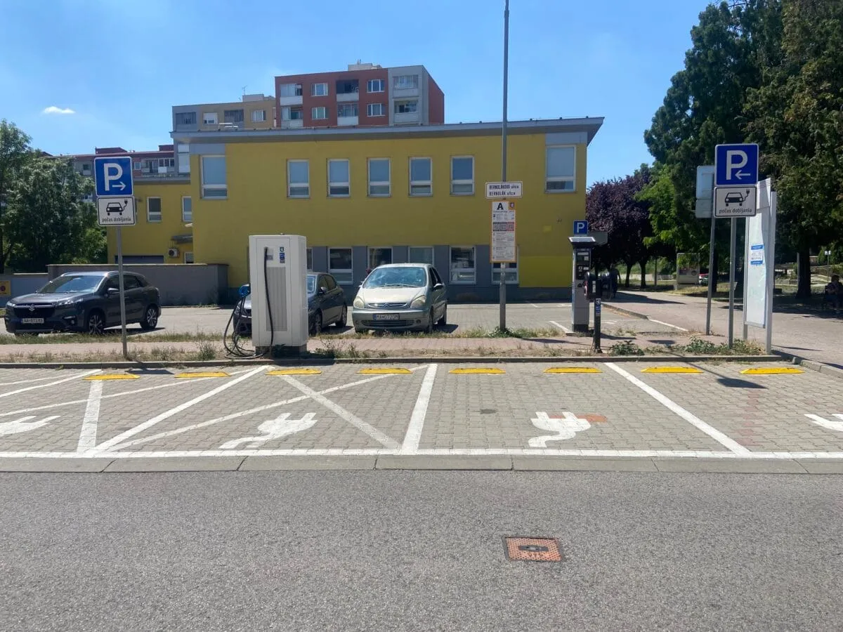 Budovanie verejne dostupnej nabíjacej infraštruktúry v meste Senec