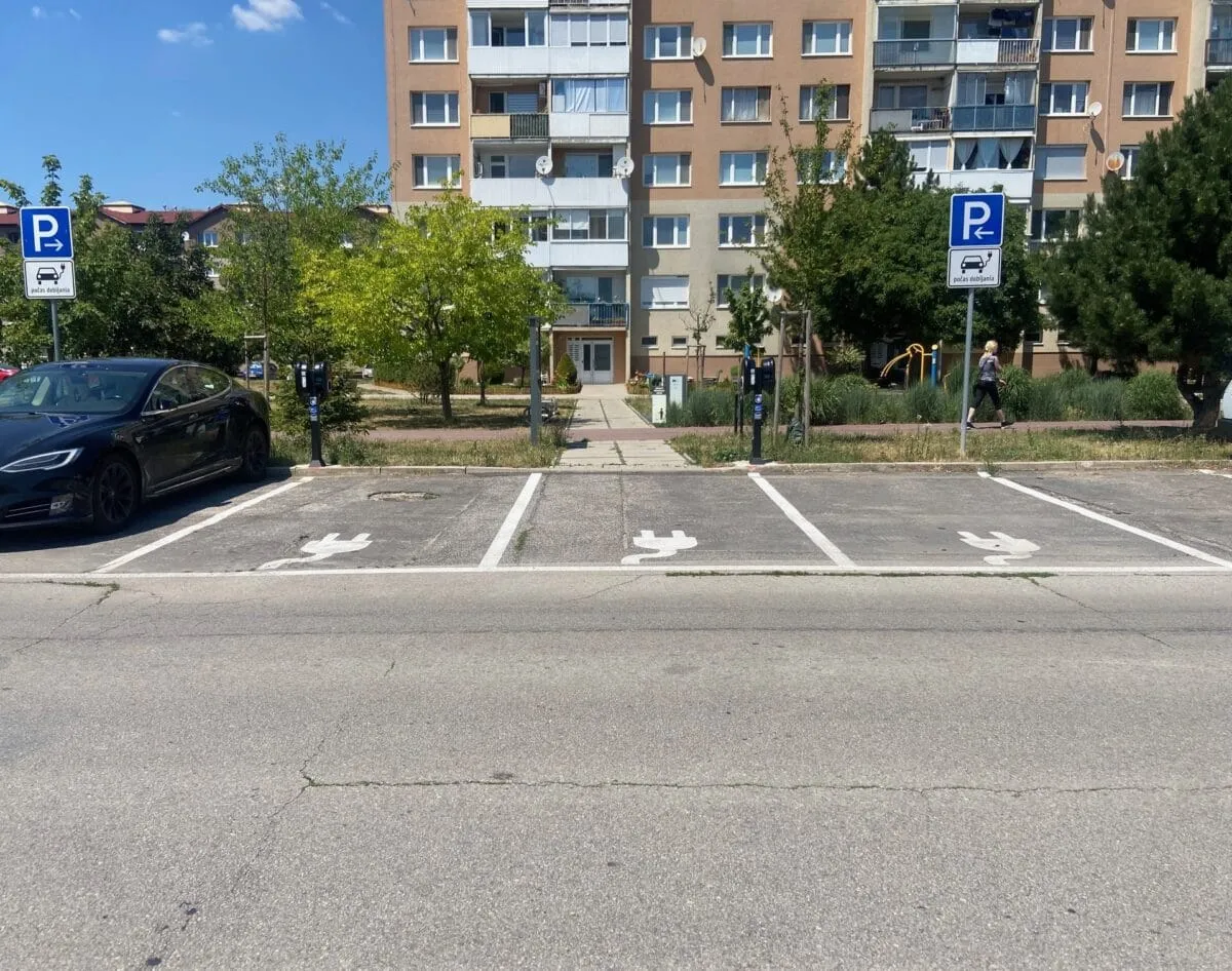Budovanie verejne dostupnej nabíjacej infraštruktúry v meste Senec