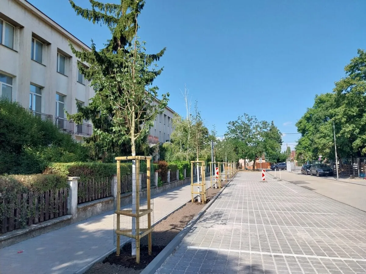 Revitalizácia park Hurbanova ulica, Senec – implementácia zelenej a modrej infraštruktúry