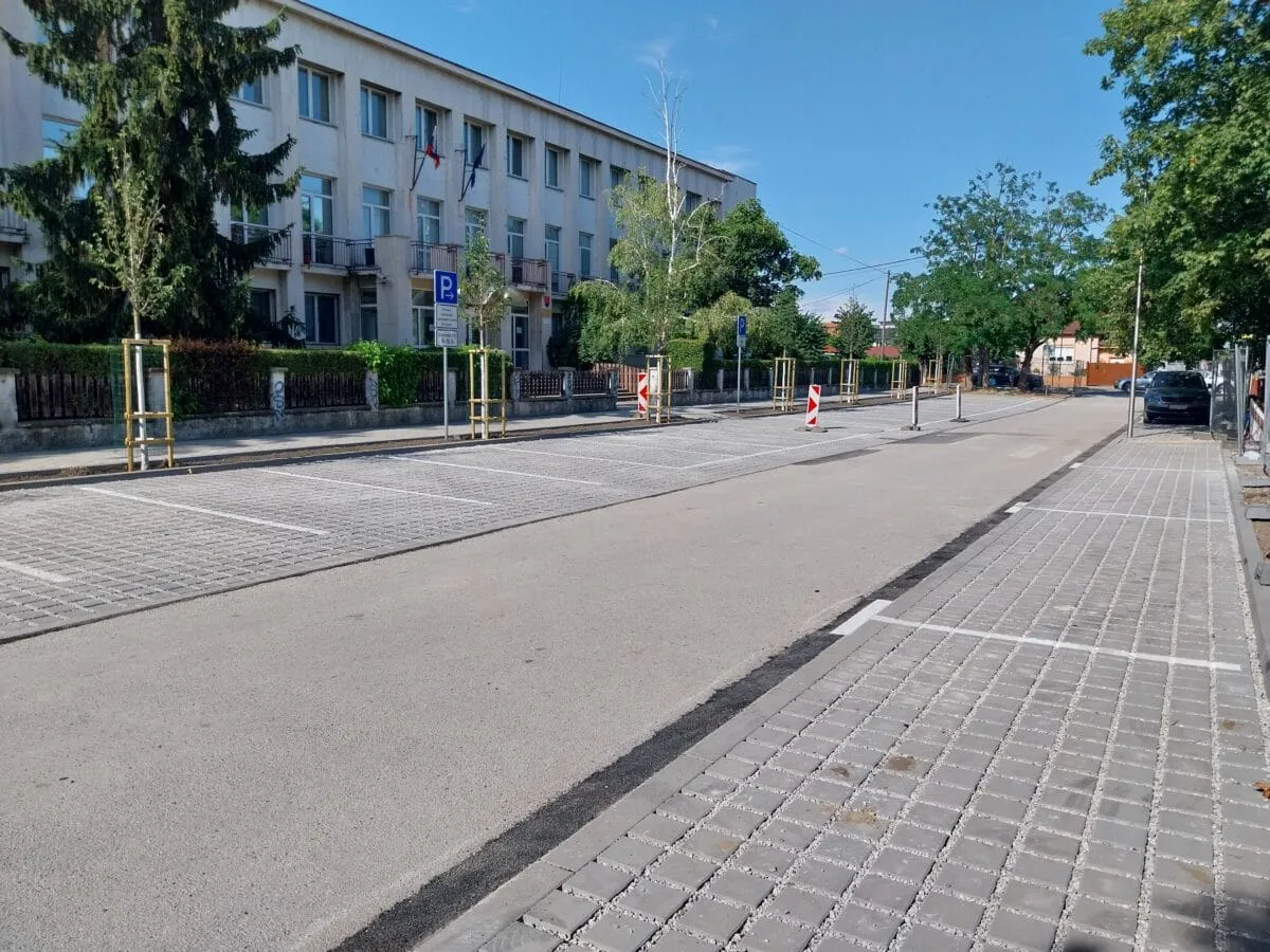 Revitalizácia park Hurbanova ulica, Senec – implementácia zelenej a modrej infraštruktúry