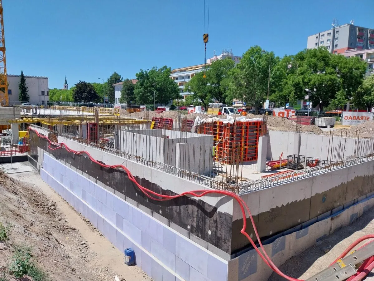 Rekonštrukcia a prístavba polikliniky Senec