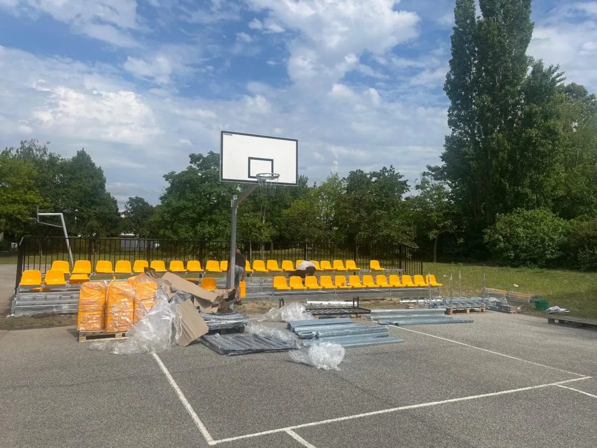 Mobilná tribúna - dobudovanie športoviska Gardenka, Slnečné jazerá Senec-Sever