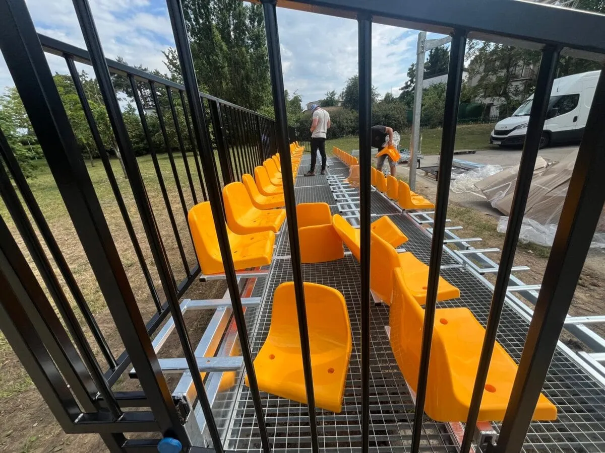 Mobilná tribúna - dobudovanie športoviska Gardenka, Slnečné jazerá Senec-Sever