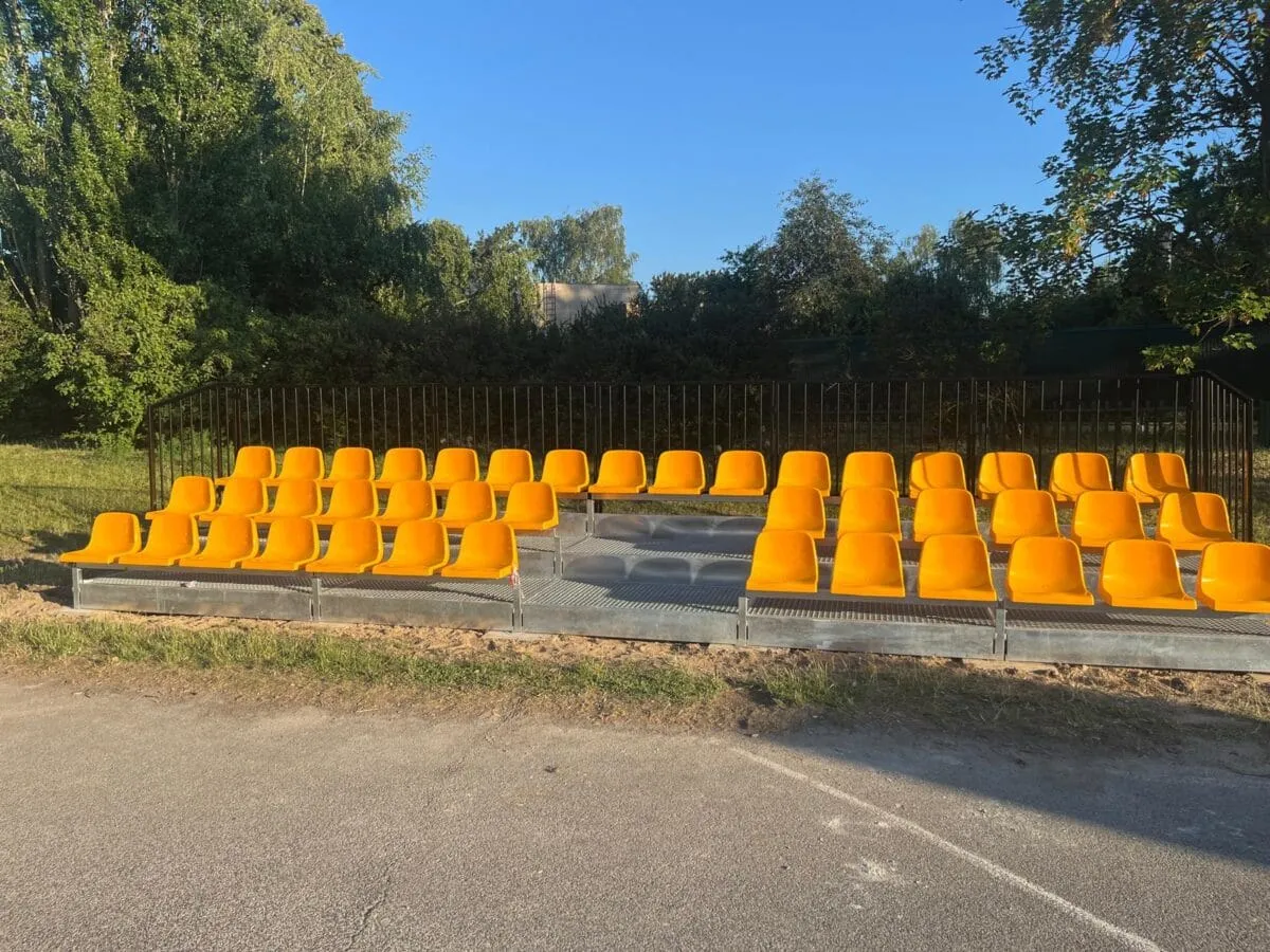 Mobilná tribúna - dobudovanie športoviska Gardenka, Slnečné jazerá Senec-Sever