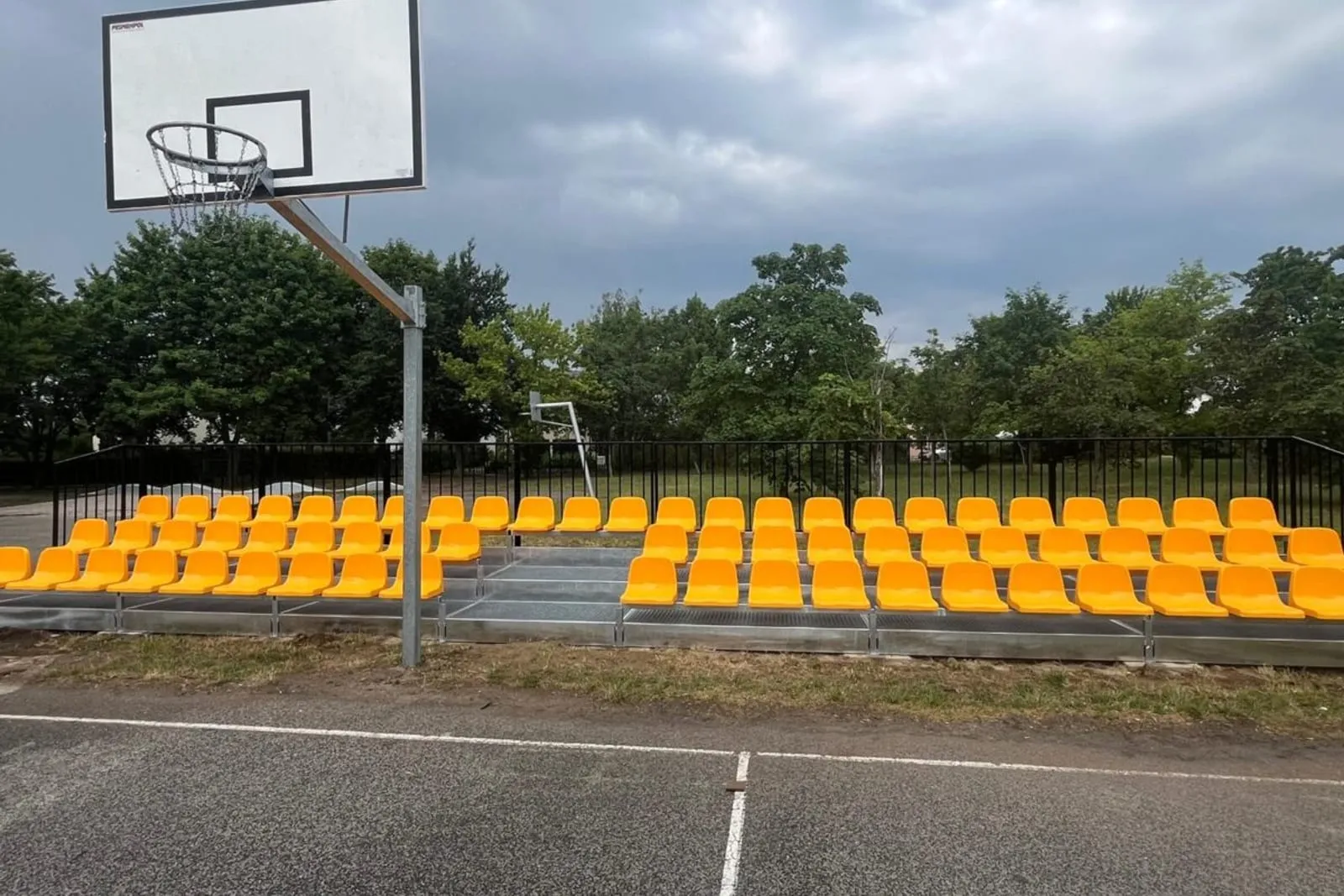Mobilná tribúna - dobudovanie športoviska Gardenka, Slnečné jazerá Senec-Sever